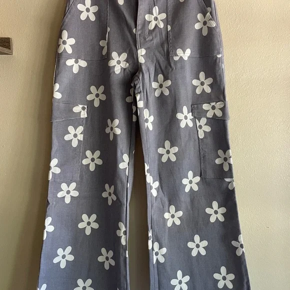 BiBi Gray Floral Wide-Leg Pant NWT - Picture 5 of 8